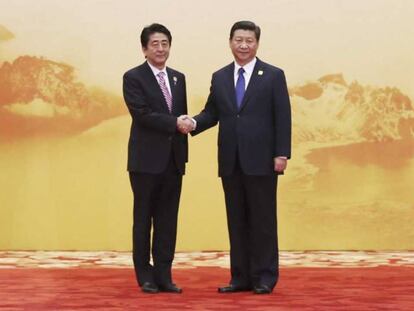 El presidente chino, Xi Jinping, y el primer ministro japonés, Shinzo Abe, en 2014.