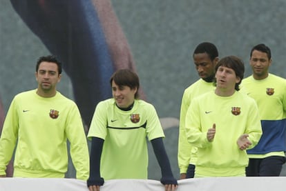 Xavi, junto a Bojan, Messi, Keita y Jeffren, durante el entrenamiento.