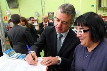 El lehendakari Iñigo Urkullu en su primer acto público en una empresa de Bizkaia que emplea a discapacitados