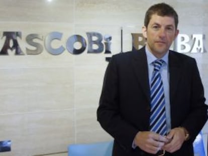 Iñaki Urresti, secretario general de Ascobi, ayer en la sede de la entidad en Bilbao.
