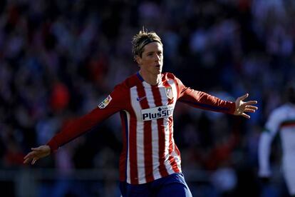 Fernando Torres celebra un gol al Granada.