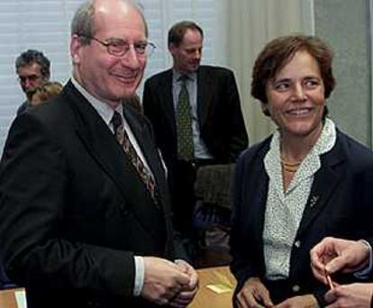 El ministro alemán de Transportes, Reinhard Klimmt, y Loyola de Palacio, en una foto de archivo.