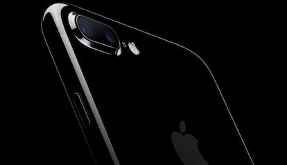 Trasera de un iPhone 7 de color negro