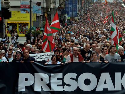 Manifestación a favor del acercamiento de presos etarras a las cárceles vascas.