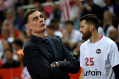  Georgios Bartzokas, entrenador de Olympiacos antes del comienzo de la final.