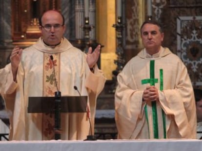 El obispo de San Sebastián, José Ignacio Munilla (en el centro), durante la misa de la celebración de san Ignacio, en la basílica de Loyola, el pasado 1 de agosto.