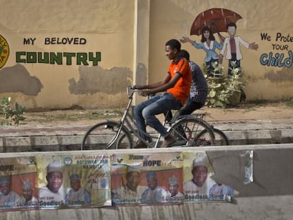 Cartazes do presidente Goodluck Jonathan em Kano.
