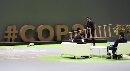 Últimos preparativos en Ifema horas antes de la inauguración de la Cumbre del Clima.