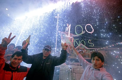 Los cuzqueños han comenzado las celebraciones la medianoche. Machu Picchu es su 'joya de la corona' a pesar de los numerosos sitios arqueológicos incas que se pueden visitar en ese departamento ubicado en el centrosur de Perú