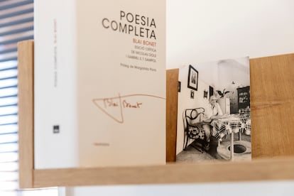 Detall del volum de poesia completa de Blai Bonet