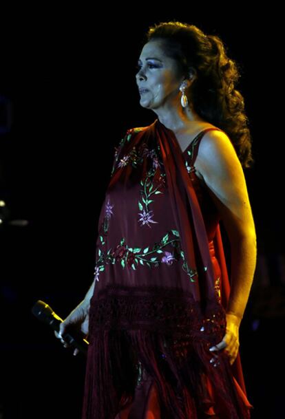 Isabel Pantoja, durante un concierto en  Madrid en 2007.