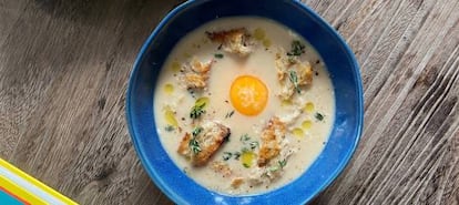 Sopa de tomillo con huevo