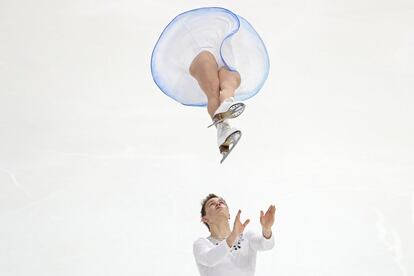 Os patinadores russos Apollinaria Panfilova e Dmitry Rylov, em um dos exercícios livres do ISU Junior Grand Prix, realizado na Arena Herb Brooks, em Nova York, em 31 de agosto.