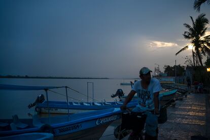 La pesca y el turismo son las principales fuentes de ingreso para la mayoría de los pobladores del municipio de Tecolutla.