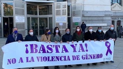 Minuto de silencio en el Ayuntamiento de Madrid por la muerte de Ionela Clincea, asesinada por su pareja en Torrejón de Ardoz el pasado día 31 de diciembre.