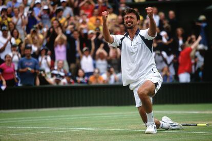 Ivanisevic celebra su triunfo en la final de 2001 en Wimbledon contra Rafter.