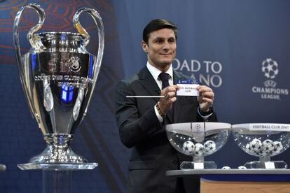 Javier Zanetti, durante el sorteo en Nyon.