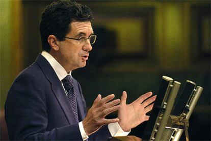 El presidente del Gobierno balear, Jaume Matas, durante su intervención esta tarde en el pleno del Congreso.