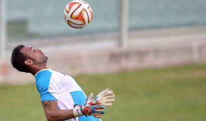 El portero Beto es la gran duda del Sevilla ante el Fiorentina. 