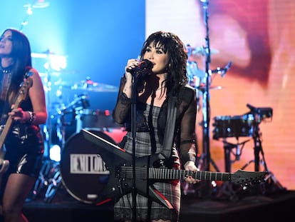 Demi Lovato actúa en el programa de televisión de Jimmy Fallon, el 16 de agosto de 2022.