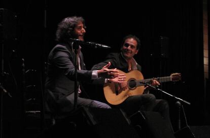 Antonio Reyes (izquierda) y Diego del Morao, durante la actuación.