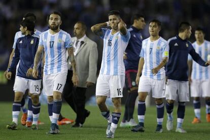 Otamendi y Rojo encabezan la retirada de Argentina tras empatar con Brasil