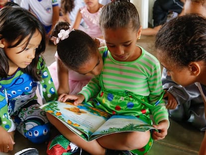 Alunas da escola de educação infantil Professor Balduíno Barbosa de Deus.