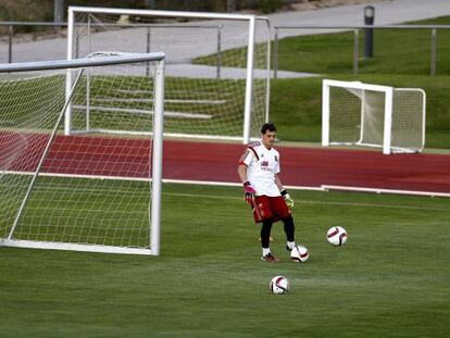 Casillas, este lunes en el entrenamiento en Las Rozas.