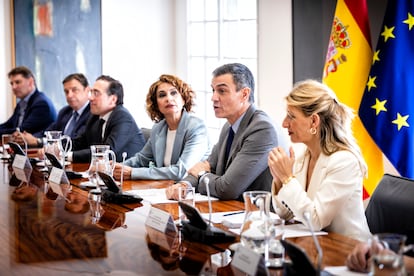 Pedro Sánchez, María Jesús Montero y Yolanda Díaz, en una imagen de archivo en La Moncloa.