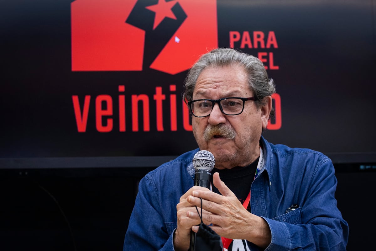 Taibo defiende selección de autores en colección gratuita, critica imposición de cuotas