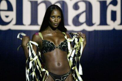 Naomi Campbell, durante el desfile de ayer en Barcelona.