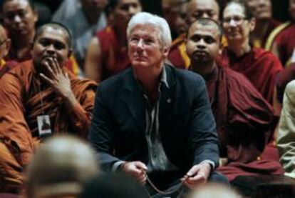 Richard Gere, en una oración budista.