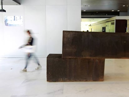 La escultura 'Bilbao', de Richard Serra, en el Museo Bellas Artes de Bilbao.