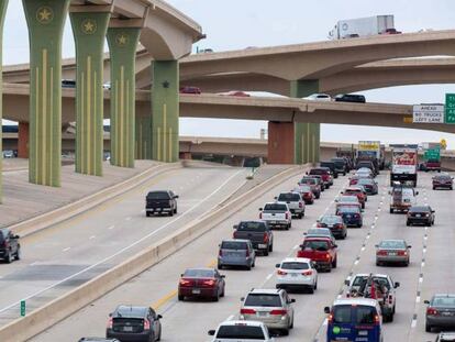 Tráfico en la autopista LBJ, en el entorno de Dallas.