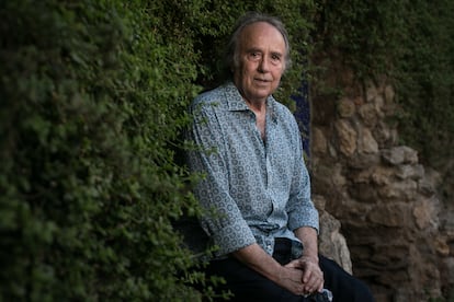 Joan Manuel Serrat, en un parque cercano a su casa de Barcelona, el 26 de julio de 2020.