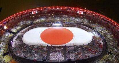 La bandera japonesa en el estadio de Maracaná.