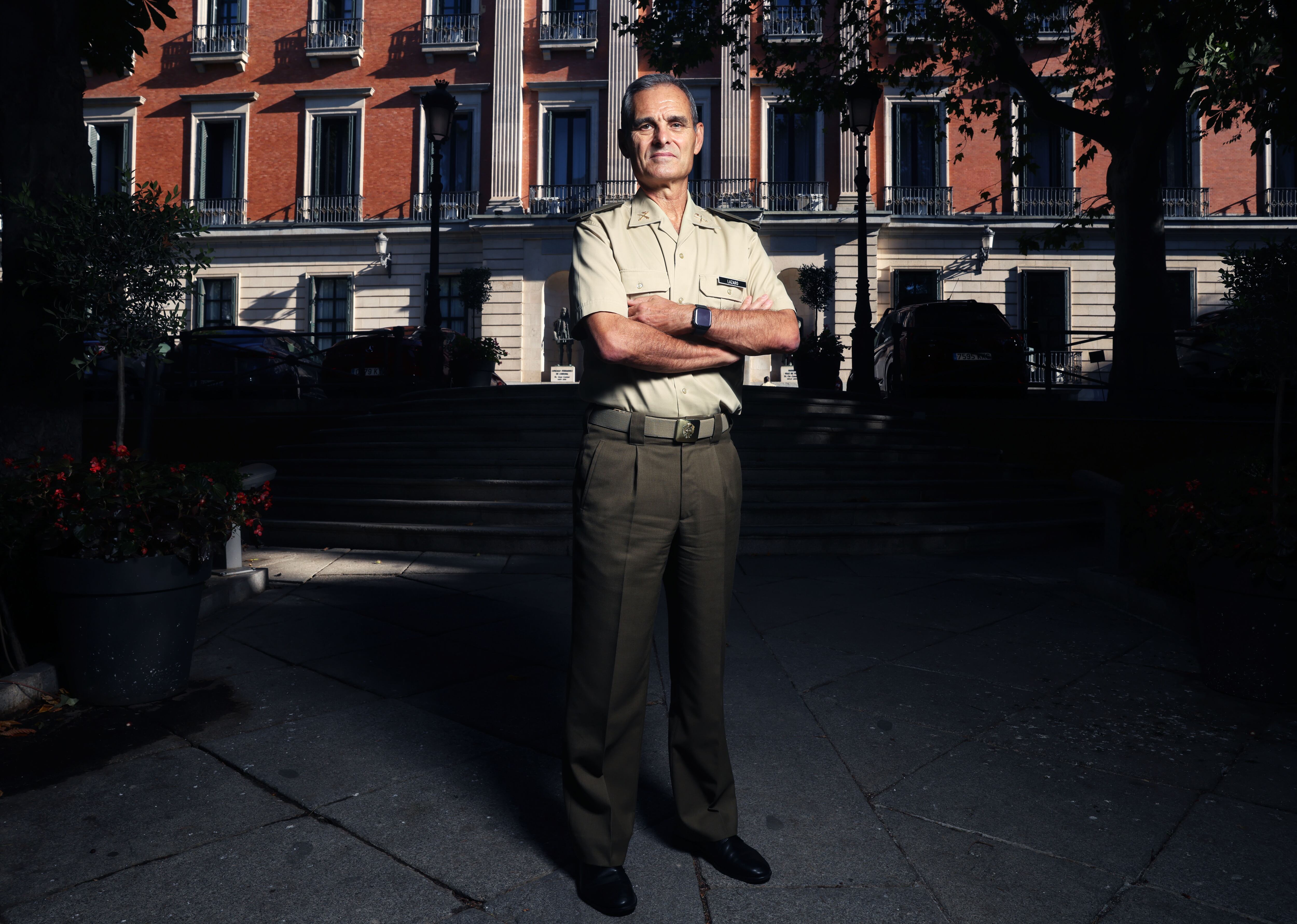 Aroldo Lázaro, en los jardines del Cuartel General del Ejército, en Madrid.
