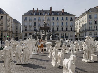 Instalación 'Reconstituer', en la Place Royale de Nantes (Francia).