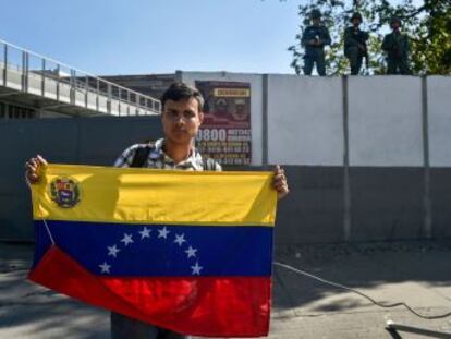 Partidarios de Guaidó acuden a los cuarteles para explicar a los militares la propuesta de la oposición de conceder una amnistía