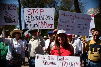 "Construyan un muro... alrededor de Trump"