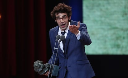 El actor David Verdaguer tras recibir el premio a Mejor Actor de Reparto por su trabajo en 'Verano 1993'.