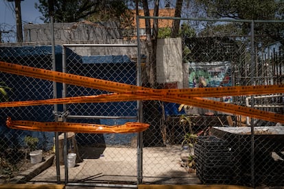 Vista del pozo Alfonso XIII, donde funcionarios de SACMEX inspeccionaron el agua tras identificar que ahí se encontraba el posible origen del agua contaminada, el 10 de abril.