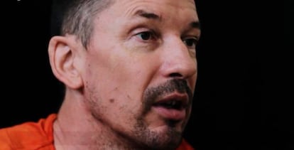 Imagen de John Cantlie tomada del primer v&iacute;deo del reh&eacute;n brit&aacute;nico divulgado por el Estado Isl&aacute;mico. 