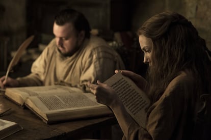 John Bradley como Samwell Tarly y Hannah Murray como Eli.