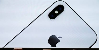 Un iPhone X en una videopantalla. 