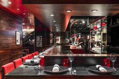 Interior de L'Atelier Etoile de Joël Robuchon (París, Francia).