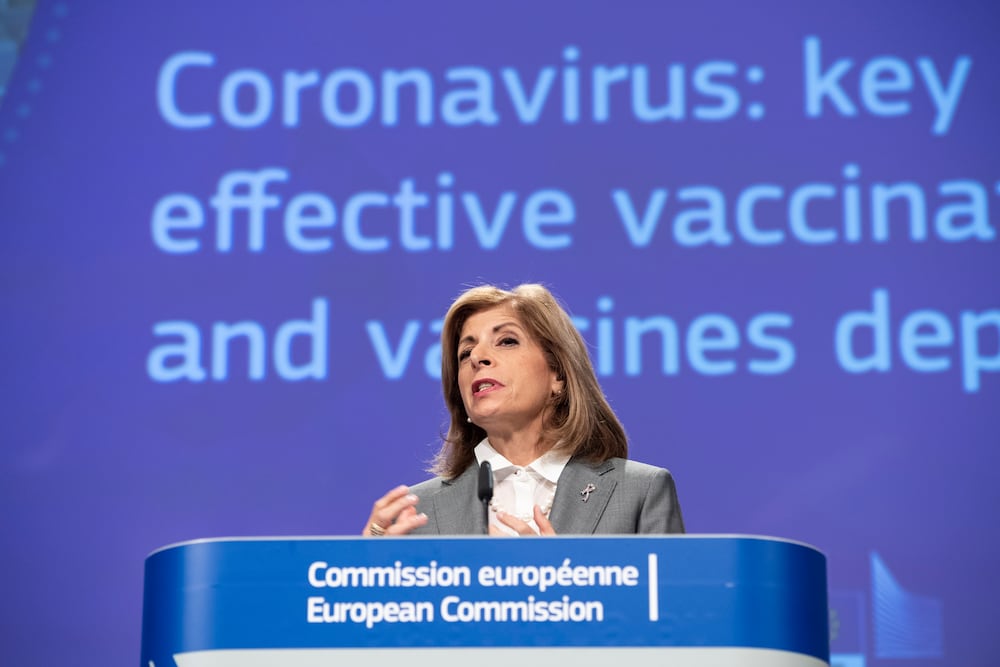 Bruselas comprará 300 millones de dosis de la vacuna de BioNTech y ...