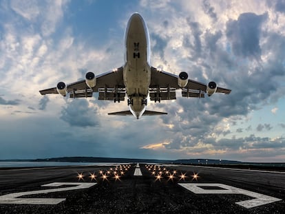 Avión despegando