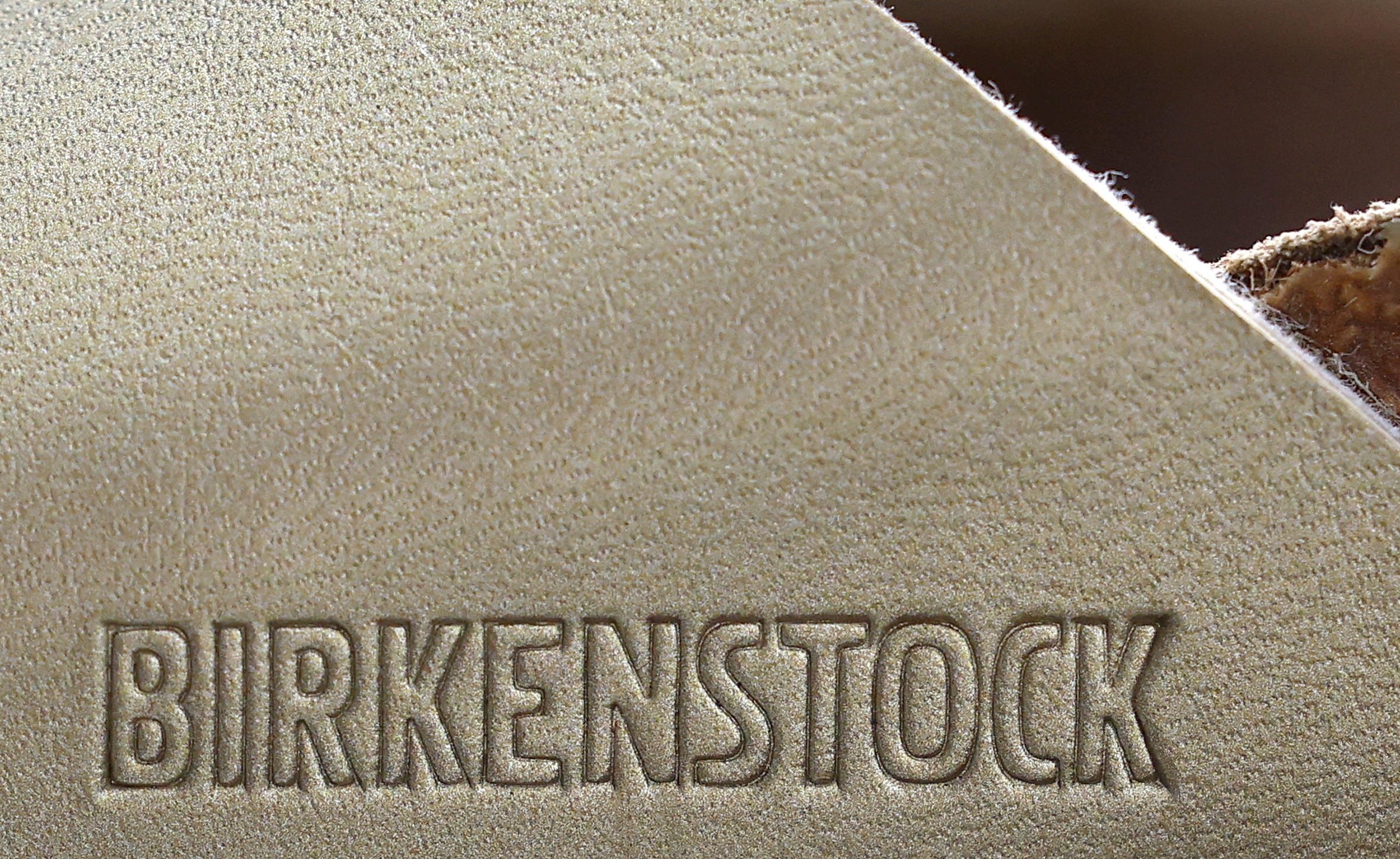 Birkenstock revisa al alza sus previsiones gracias a la sólida demanda de sandalias