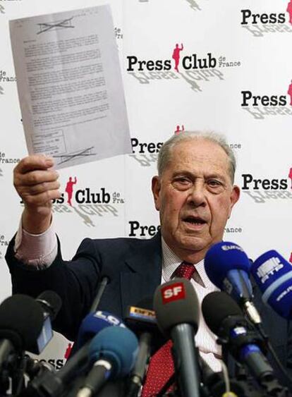 El senador francés Charles Pasqua, hoy durante una rueda de prensa